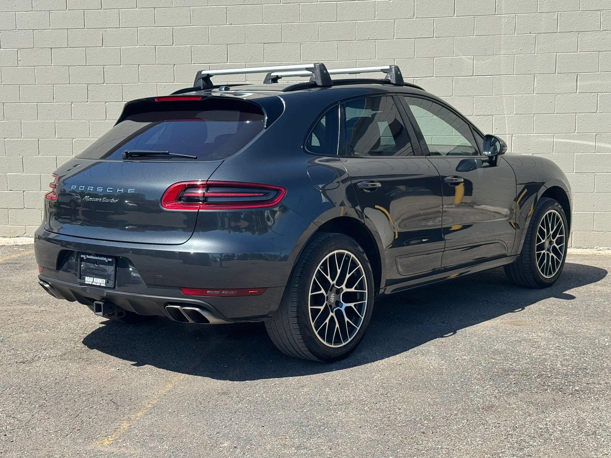 Used 2018 Porsche Macan Turbo AWD/4WD image 9