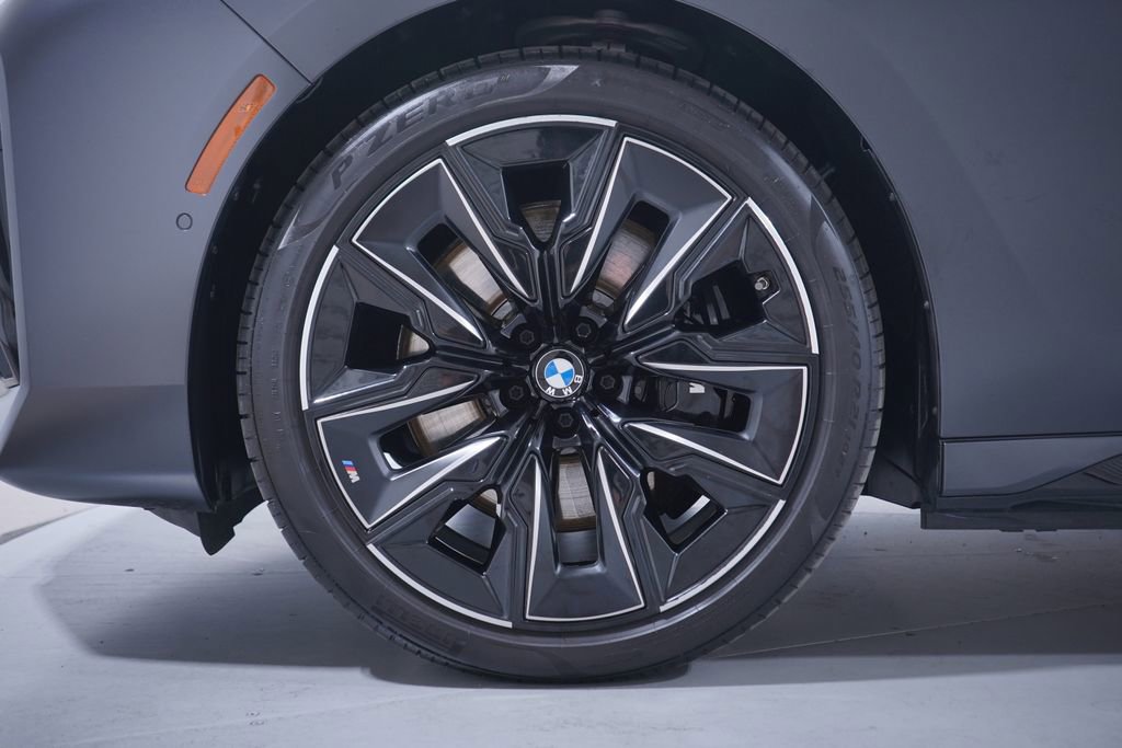 Used 2025 BMW i7 eDrive50 w/ M Sport Package image 2
