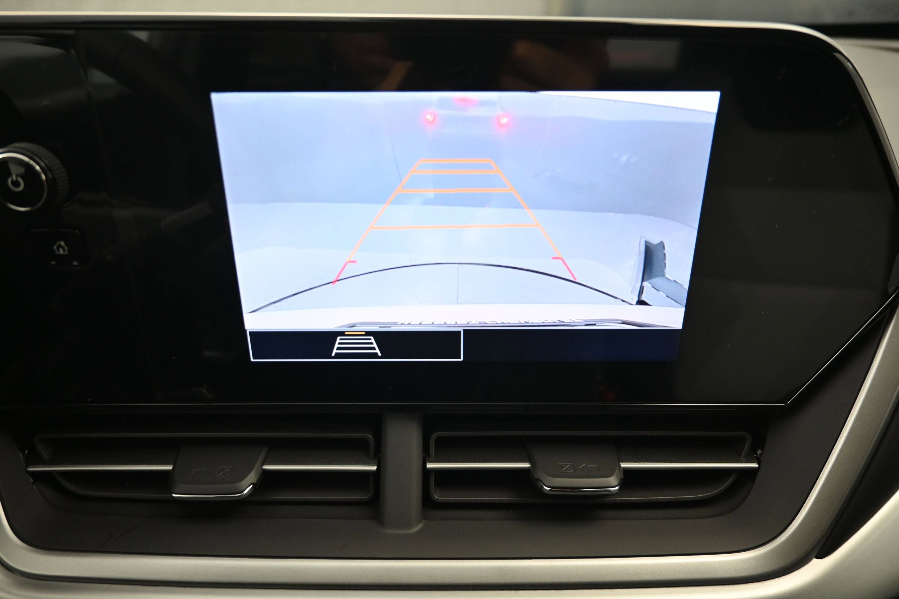 New 2026 Chevrolet Trax RS w/ Sunroof Package FWD image 16