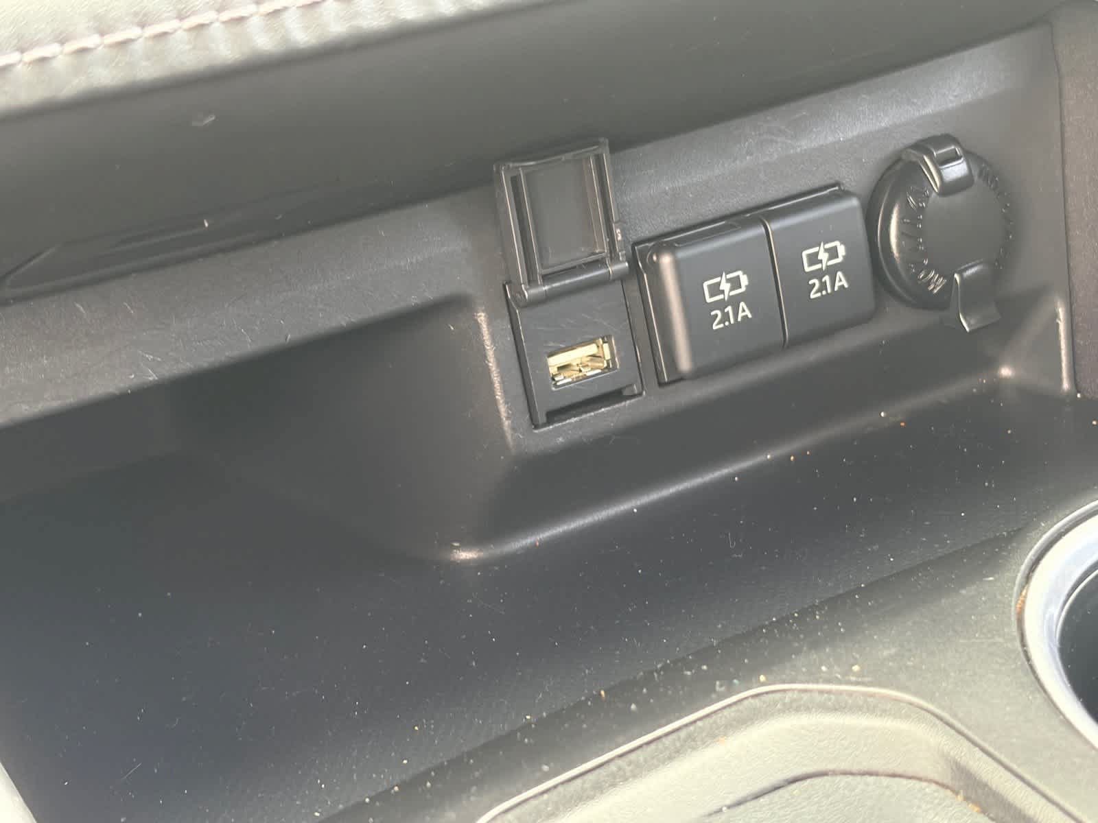 Used 2021 Toyota Highlander XLE FWD image 29