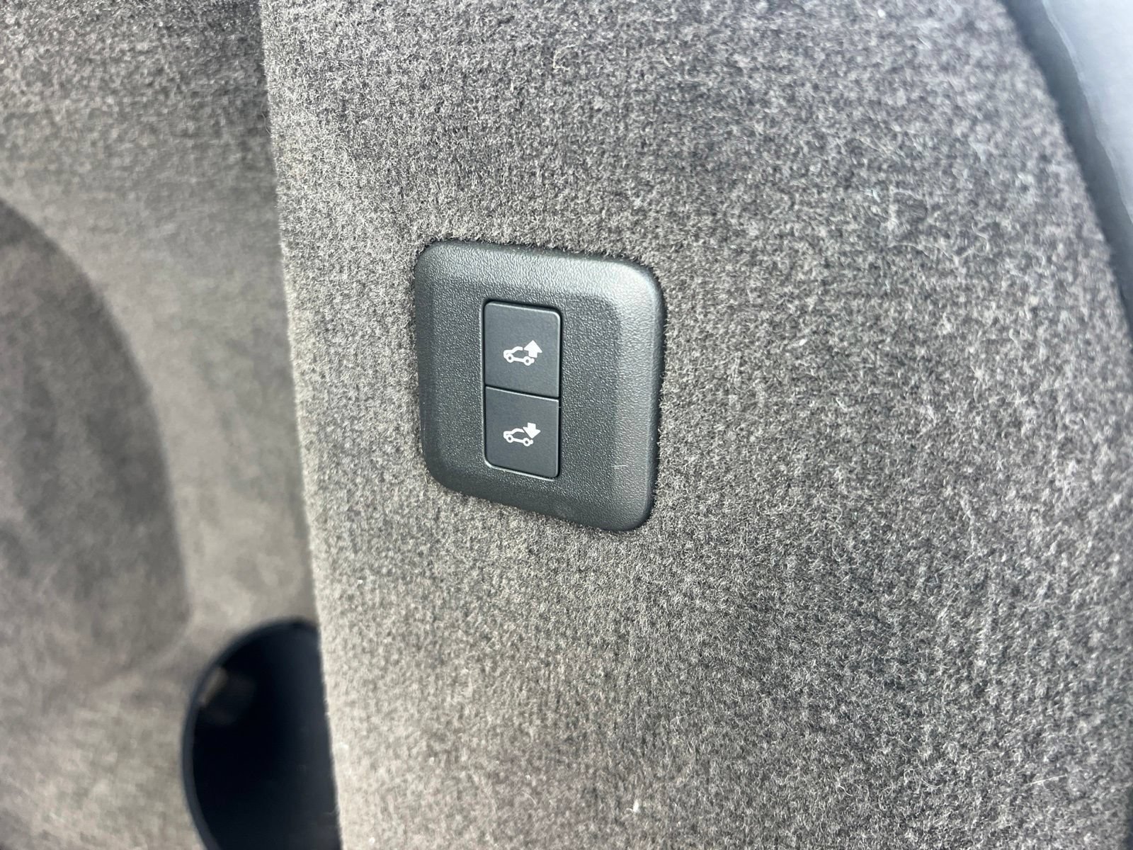 Used 2018 Land Rover Range Rover Sport HSE AWD/4WD image 36