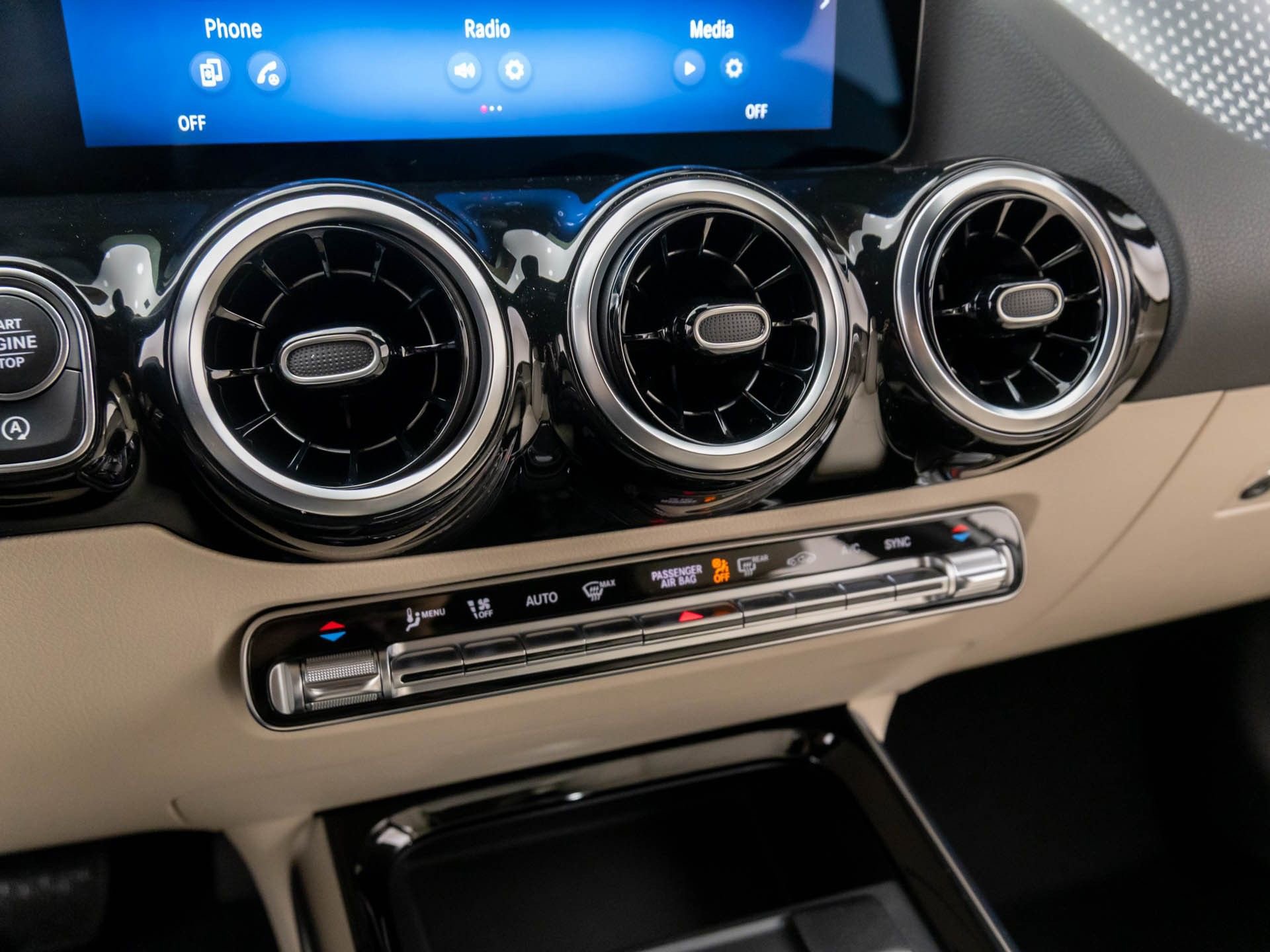 New 2025 Mercedes-Benz GLA 250 4MATIC image 25