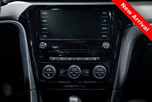 Used 2022 Volkswagen Passat 2.0T SE image 18