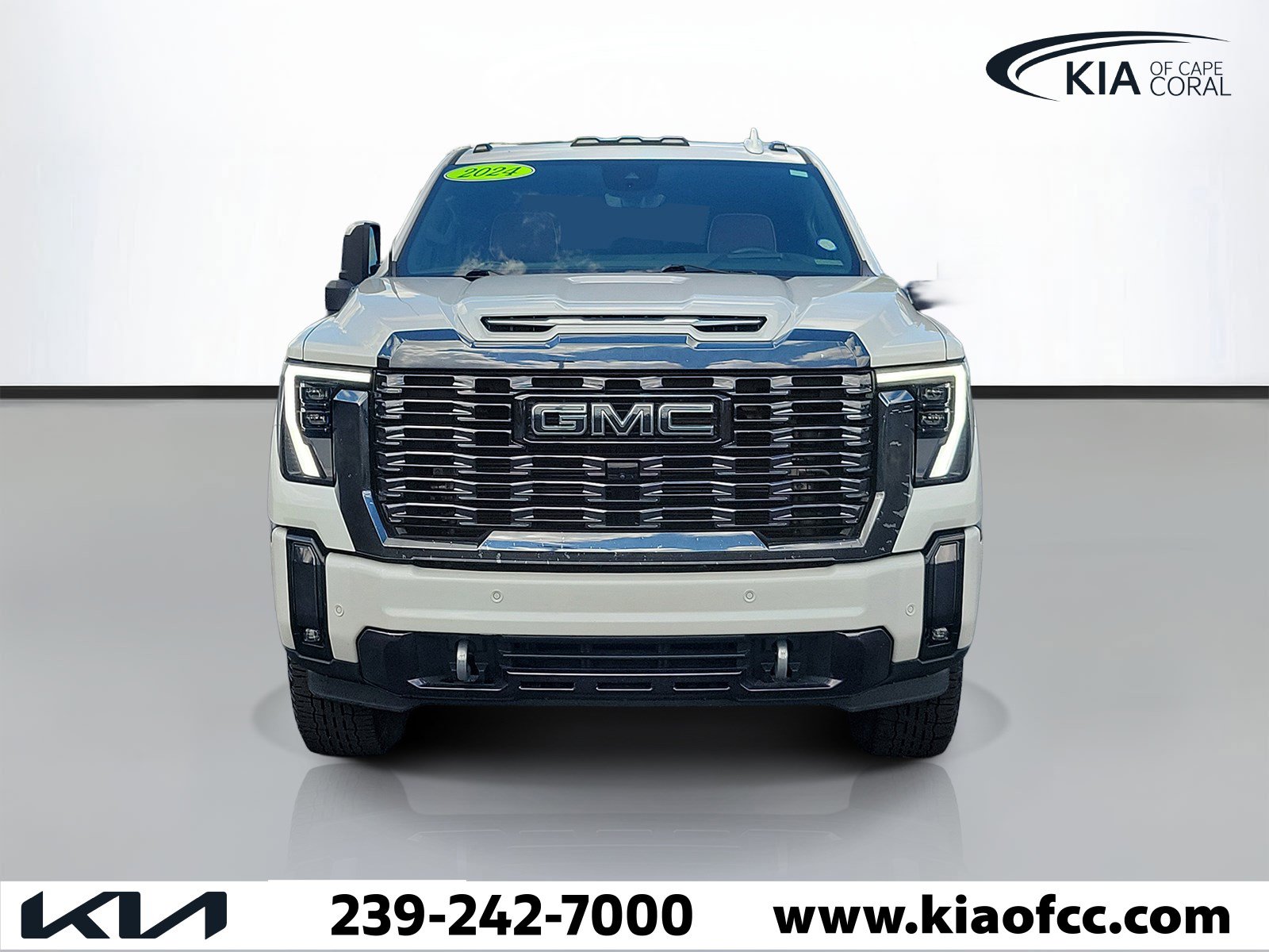 Used 2024 GMC Sierra 3500 Denali Ultimate AWD/4WD image 2