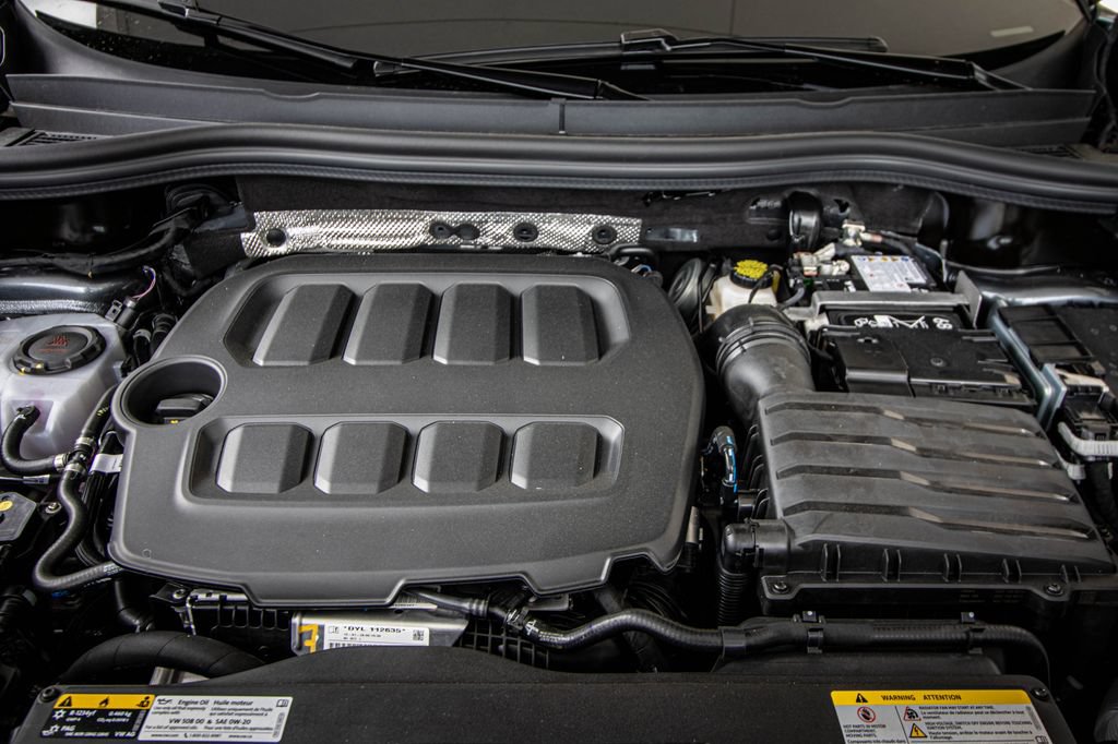 New 2026 Volkswagen Tiguan SE R-Line FWD image 11