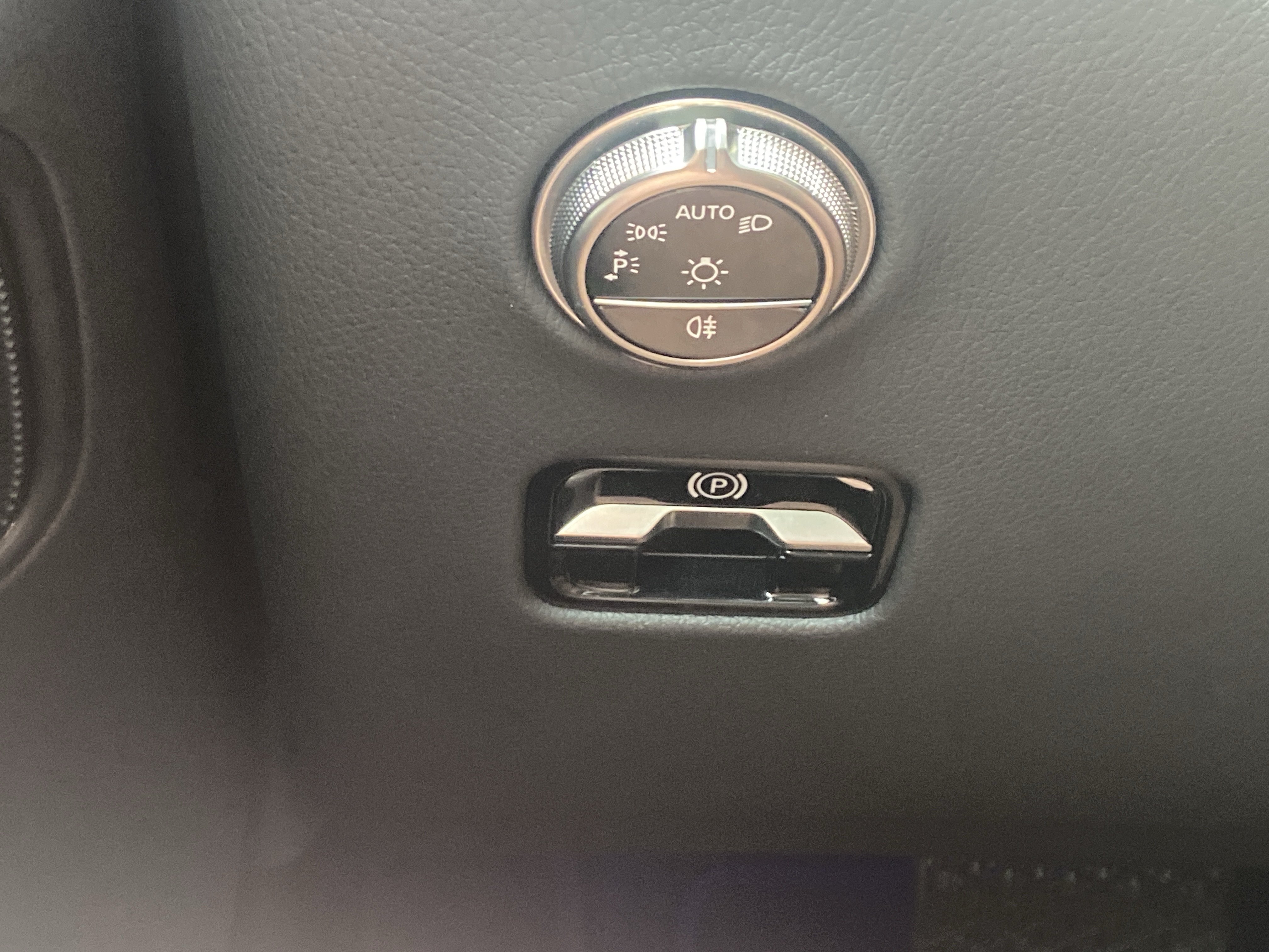 Certified 2025 Mercedes-Benz GLC 300 image 26