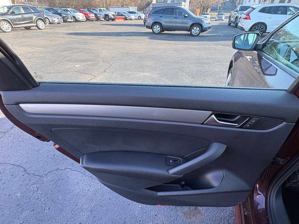 Used 2013 Volkswagen Passat 2.5 S image 9