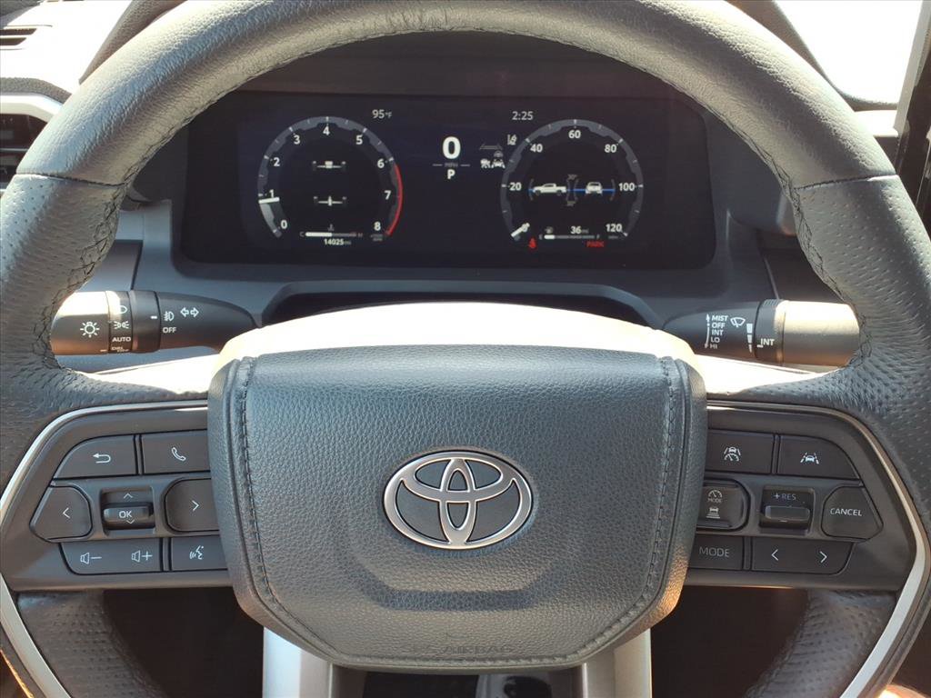 Used 2025 Toyota Tacoma TRD Sport image 12
