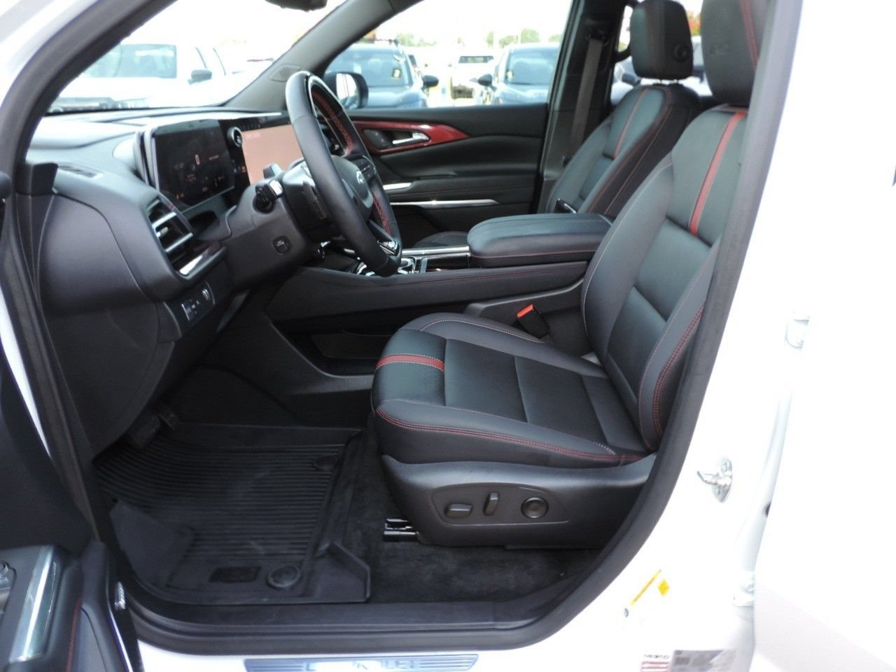 Used 2024 Chevrolet Traverse RS w/ LPO, Floor Liner Package FWD image 21