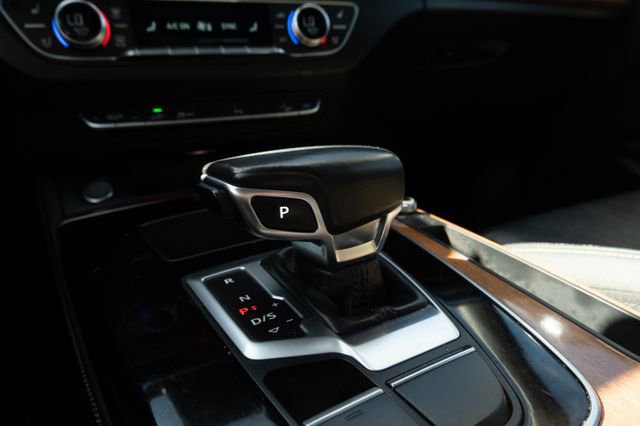 Used 2021 Audi Q5 e Premium Plus w/ Premium Plus Package image 16