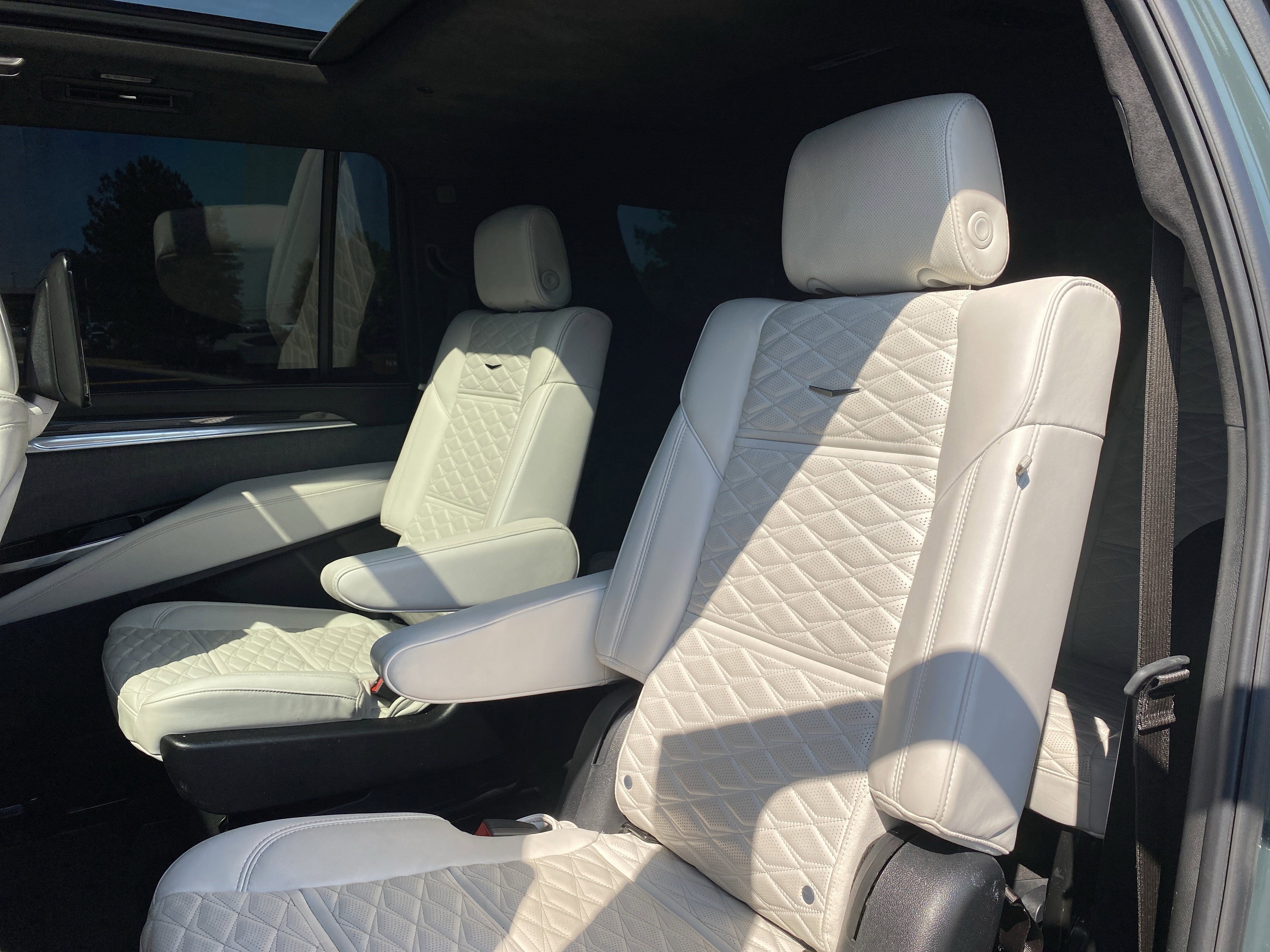 Used 2025 Cadillac Escalade ESV V AWD/4WD image 10