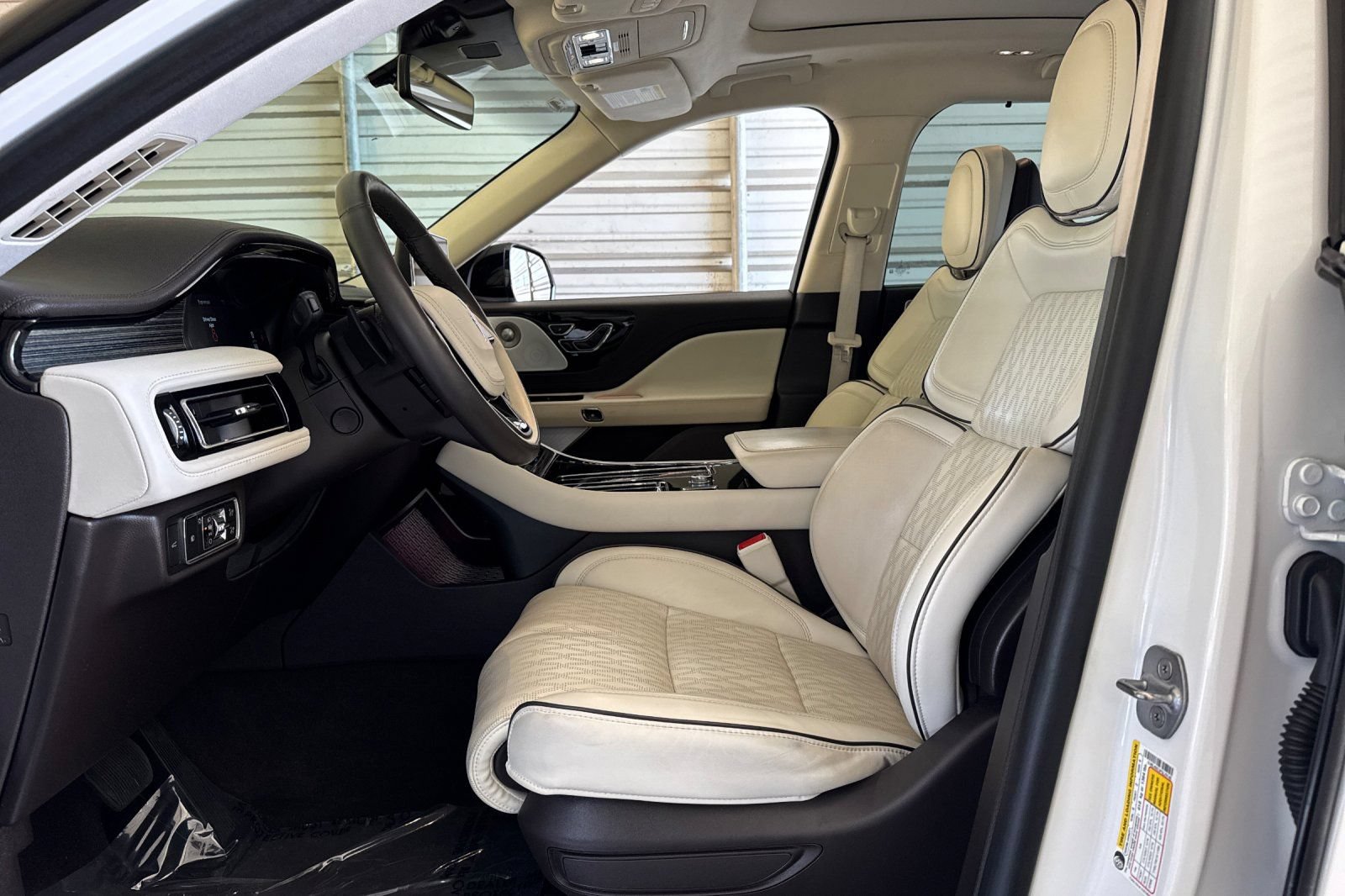Certified 2023 Lincoln Aviator Black Label AWD/4WD image 10
