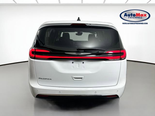 Used 2024 Chrysler Pacifica Touring-L image 8