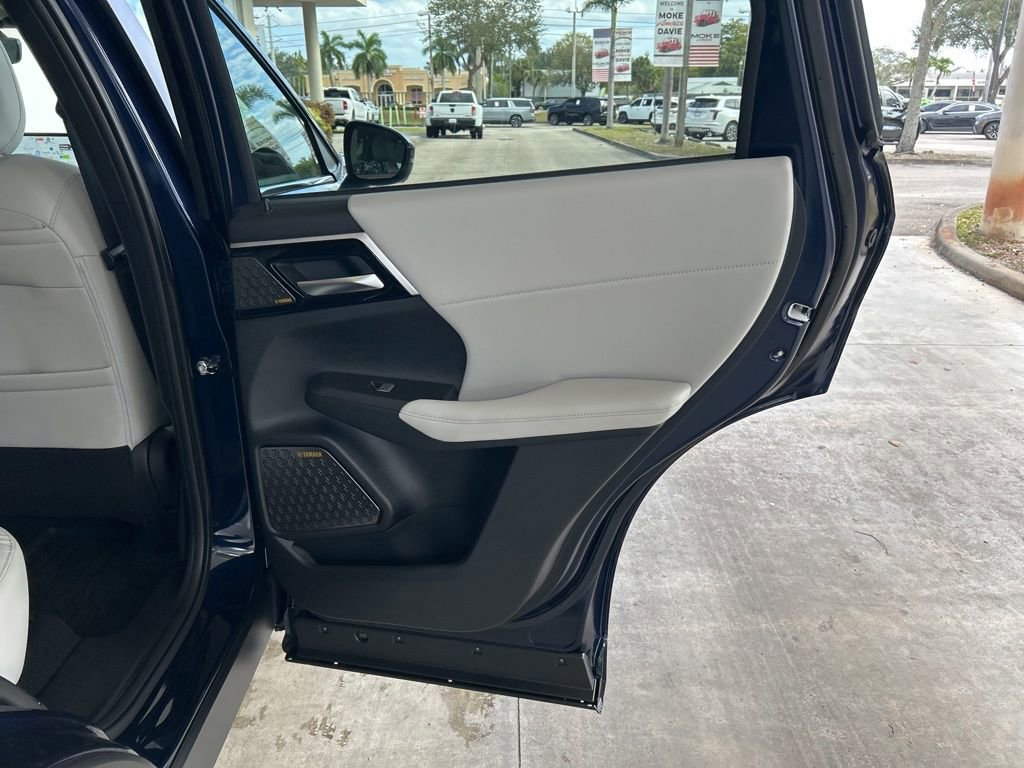 New 2026 Mitsubishi Outlander SE image 32