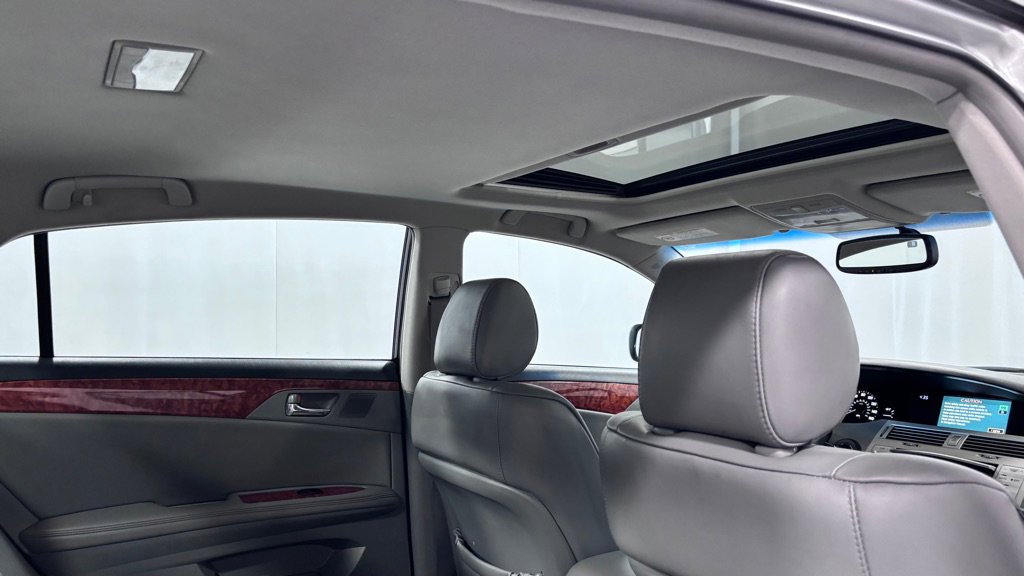 Used 2005 Toyota Avalon XLS image 26