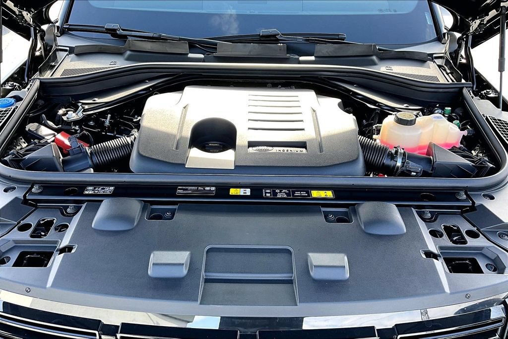 New 2027 Land Rover Range Rover Sport SE AWD/4WD image 12