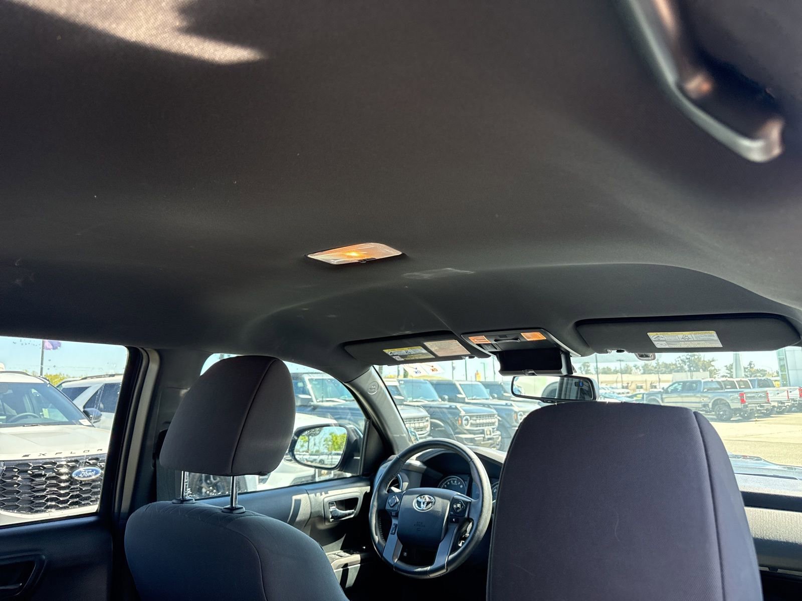 Used 2017 Toyota Tacoma TRD Sport w/ Tow Package (A/T) image 9