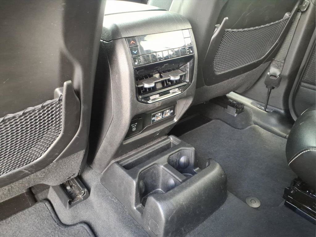 Used 2023 Jeep Grand Cherokee L Limited w/ Luxury Tech Group II AWD/4WD image 20