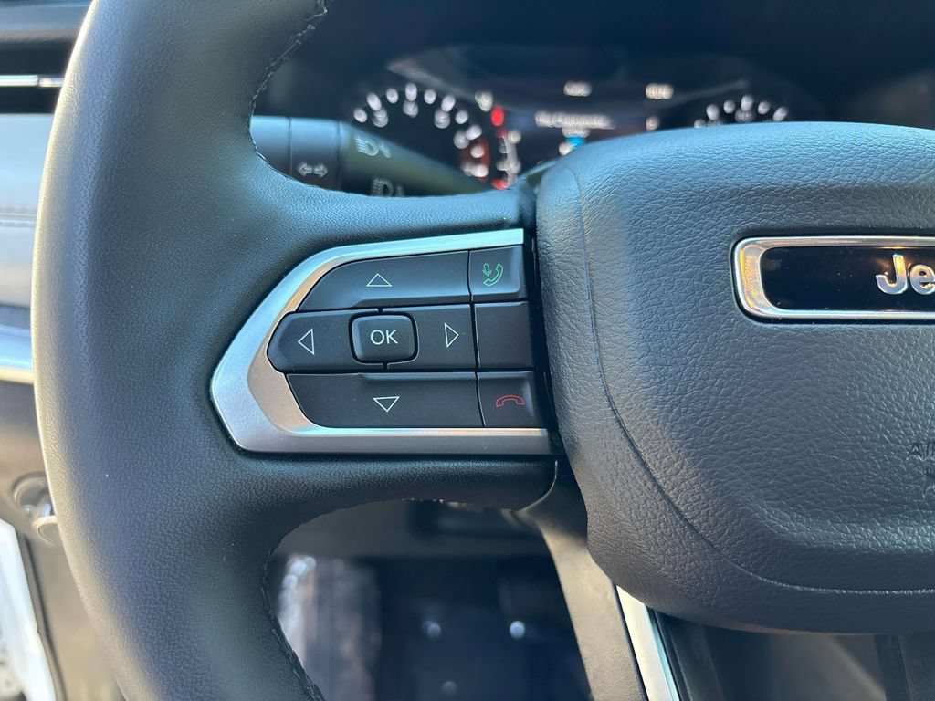 Used 2025 Jeep Compass Limited AWD/4WD image 18