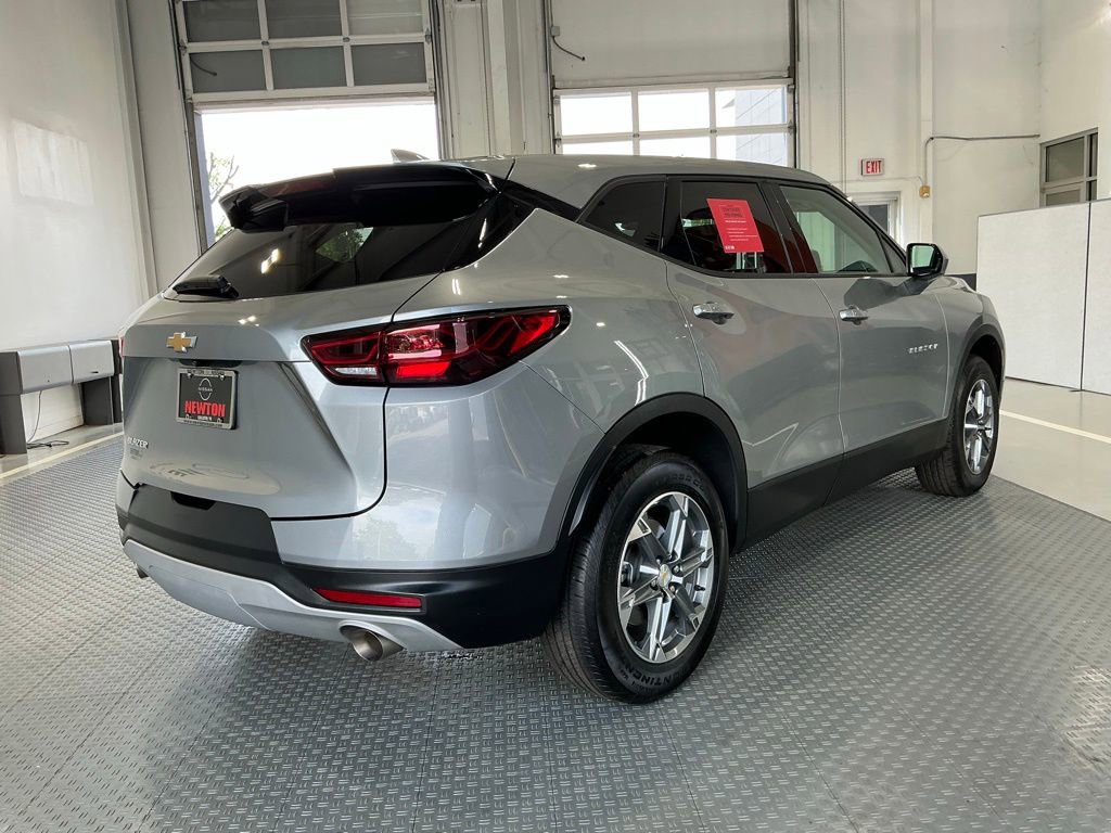 Used 2025 Chevrolet Blazer LT FWD image 20