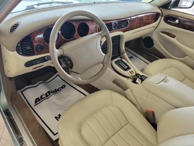 Used 2000 Jaguar XJ8 RWD image 18