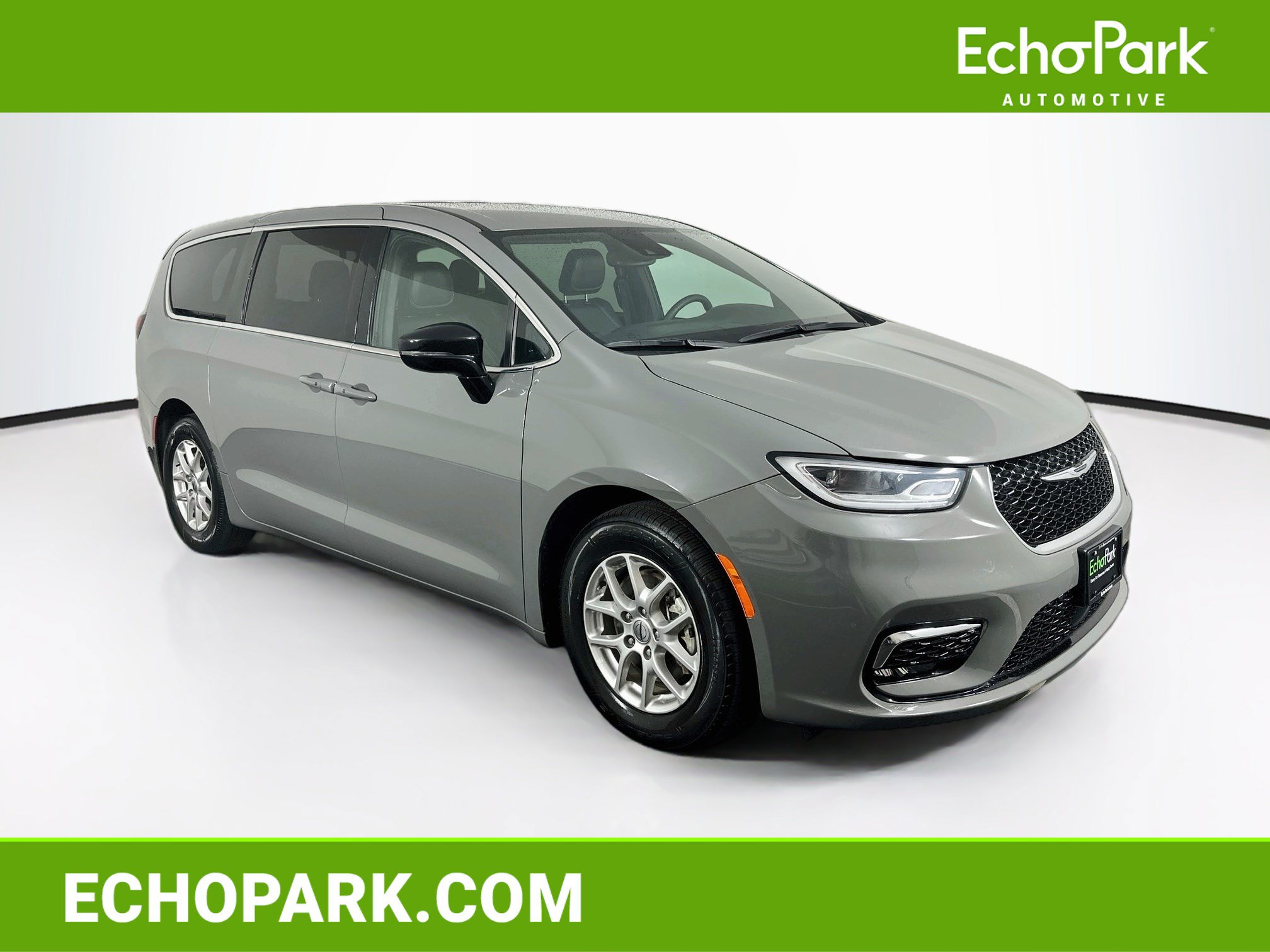 Used 2025 Chrysler Pacifica Select