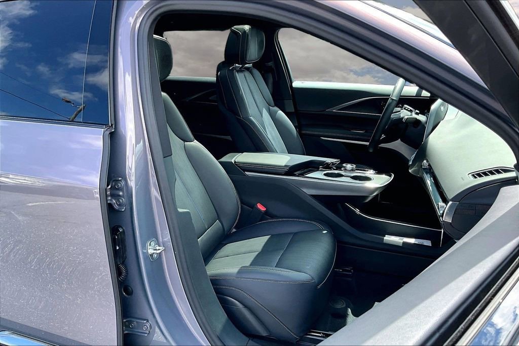 Used 2025 Cadillac Lyriq Luxury w/ LPO, Floor Liner Package AWD/4WD image 29