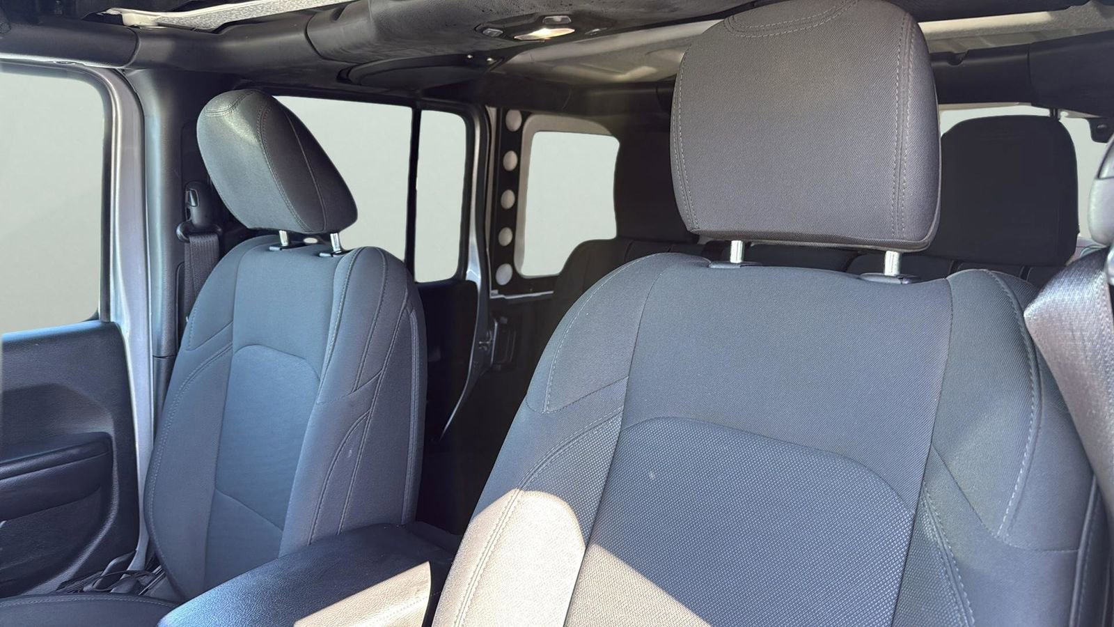 Used 2018 Jeep Wrangler Unlimited Sport S image 10