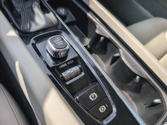 Used 2019 Volvo XC60 T5 Momentum w/ Premium Package AWD/4WD image 13