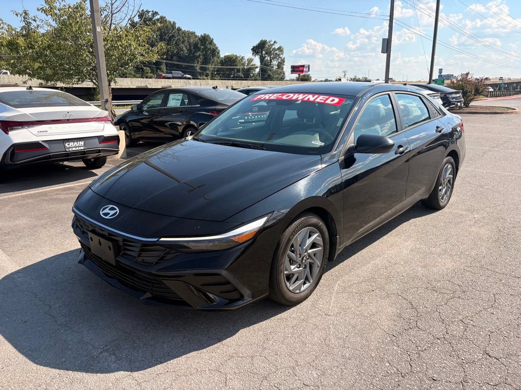 Used 2024 Hyundai Elantra SEL FWD image 3
