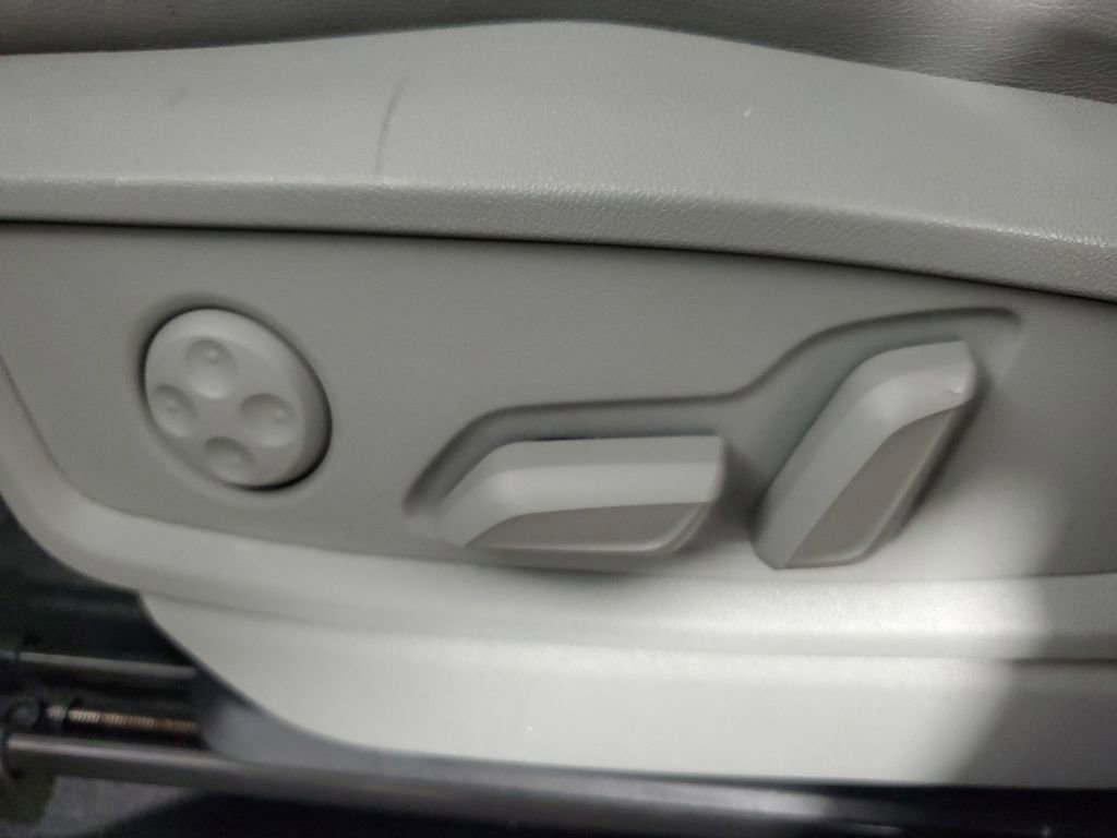 Used 2024 Audi Q5 e Premium Plus w/ Premium Plus Package image 20