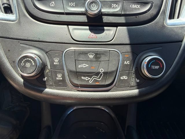 Used 2018 Chevrolet Malibu LT w/ Leather Package FWD image 27