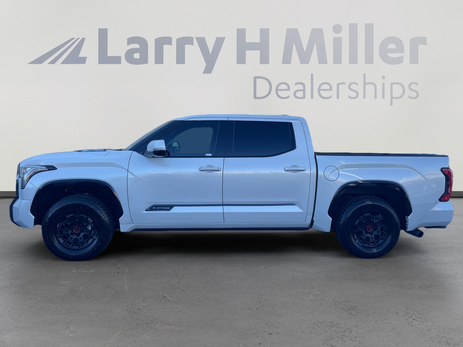 Used 2023 Toyota Tundra Platinum w/ Advanced Package image 2