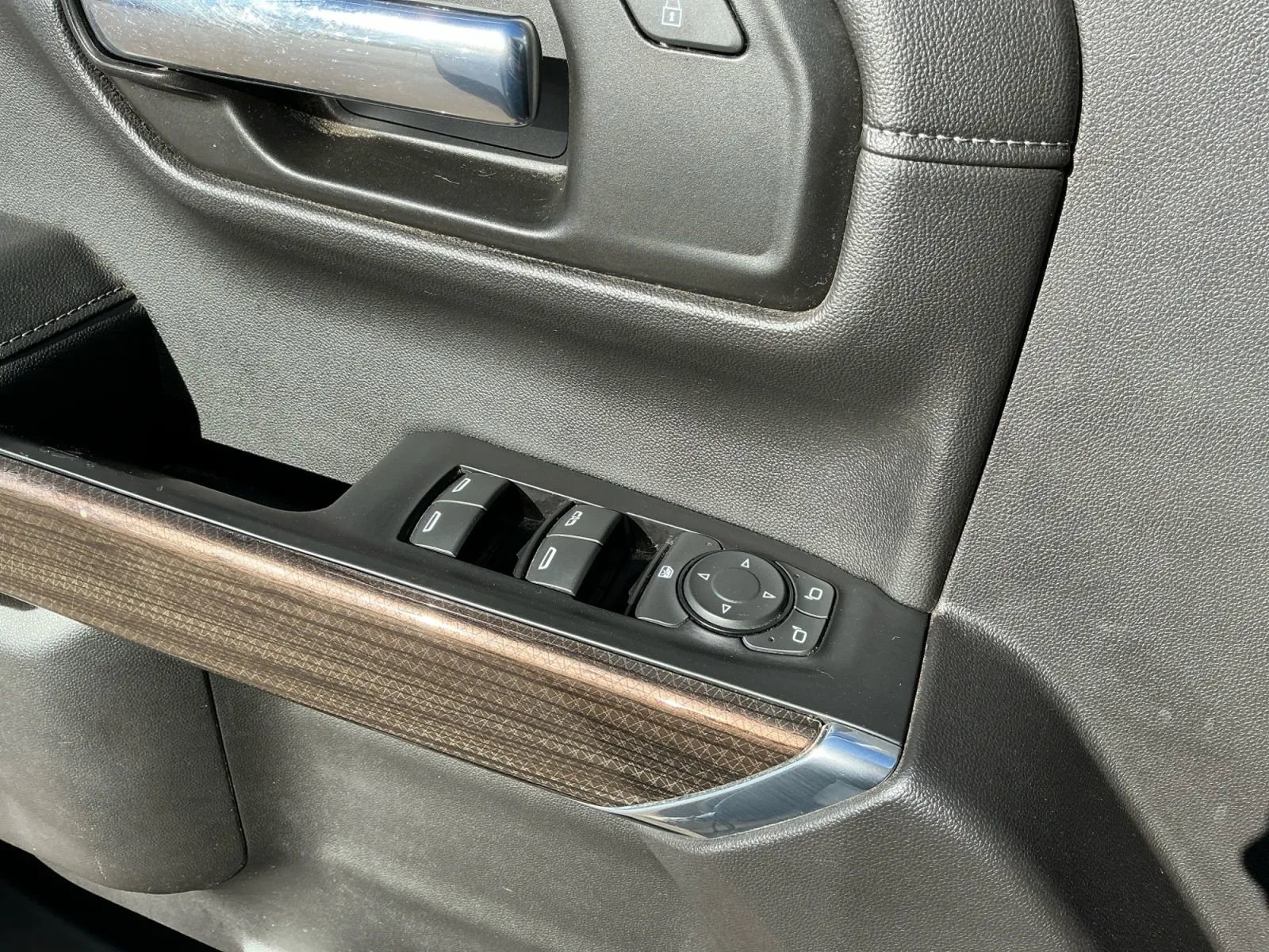 Used 2020 Chevrolet Silverado 1500 LT Trail Boss image 11