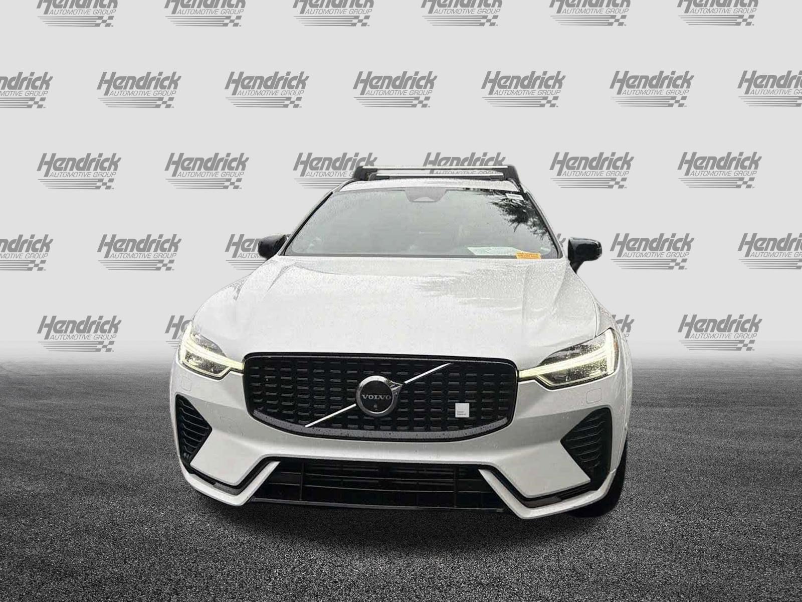 Used 2023 Volvo XC60 B5 Ultimate w/ Climate Package FWD image 3