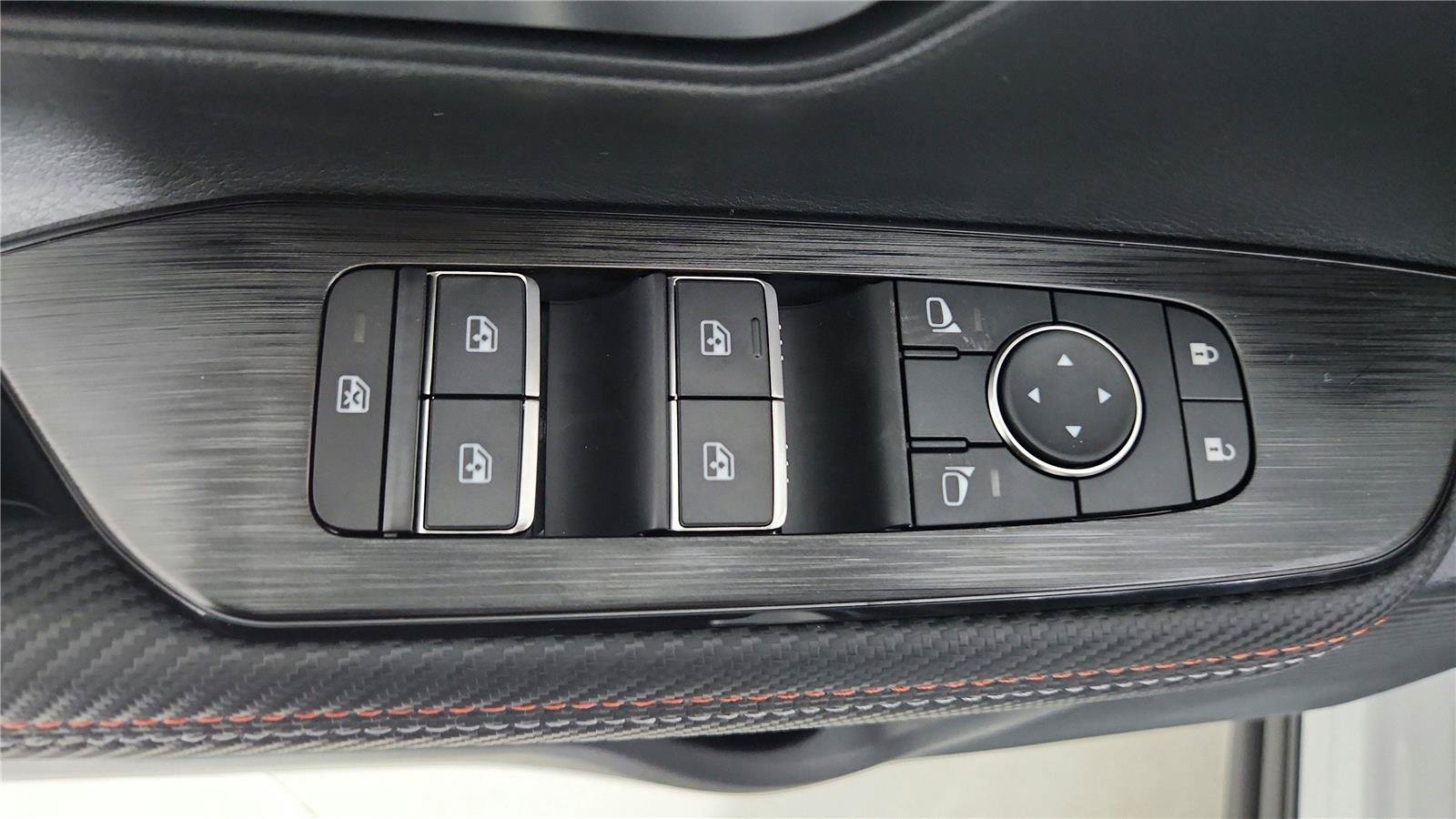 Used 2025 Nissan Kicks SR AWD/4WD image 17