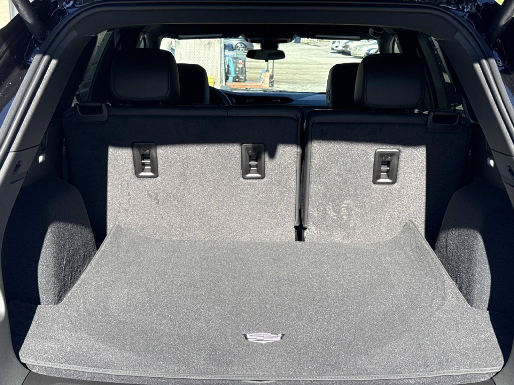 New 2026 Cadillac XT5 Luxury w/ LPO, Premium Carpet Package AWD/4WD image 11