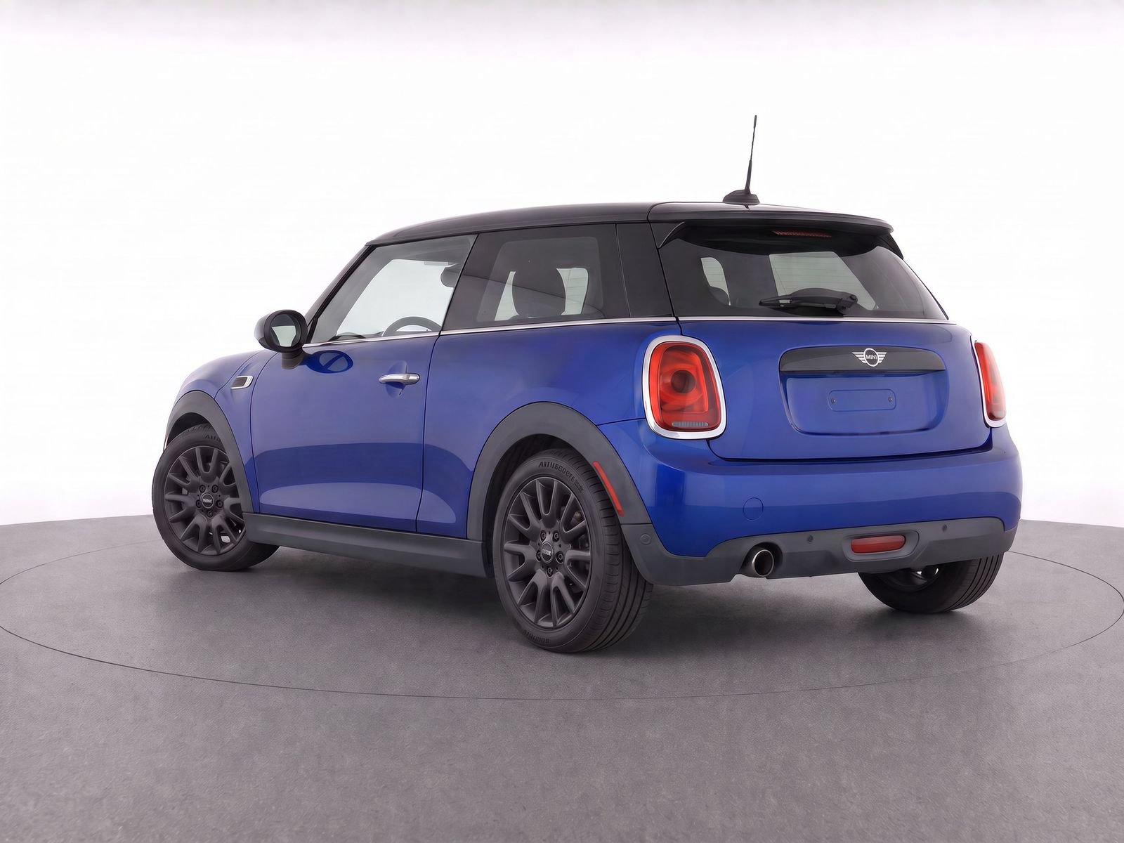 Used 2019 MINI Cooper 2-Door Hardtop w/ Storage Package FWD image 7
