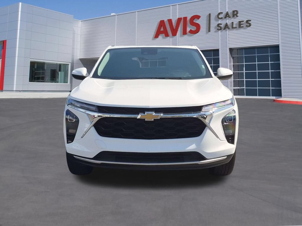 Used 2025 Chevrolet Trax LT w/ LT Convenience Package FWD image 2