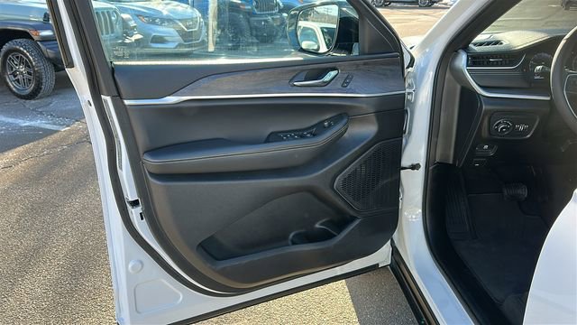 Used 2024 Jeep Grand Cherokee Limited image 8