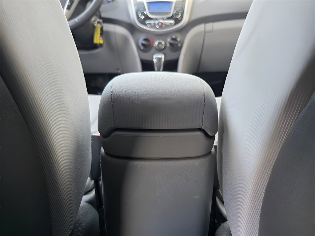 Used 2013 Hyundai Accent SE image 16