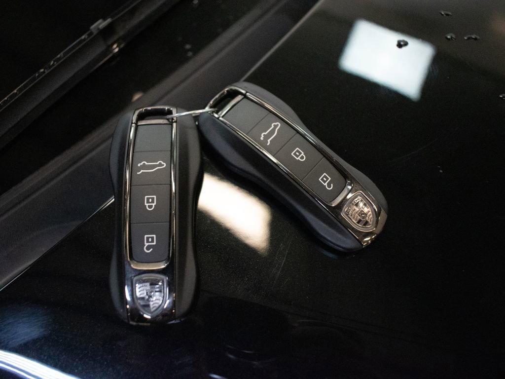Certified 2025 Porsche Cayenne Turbo image 34