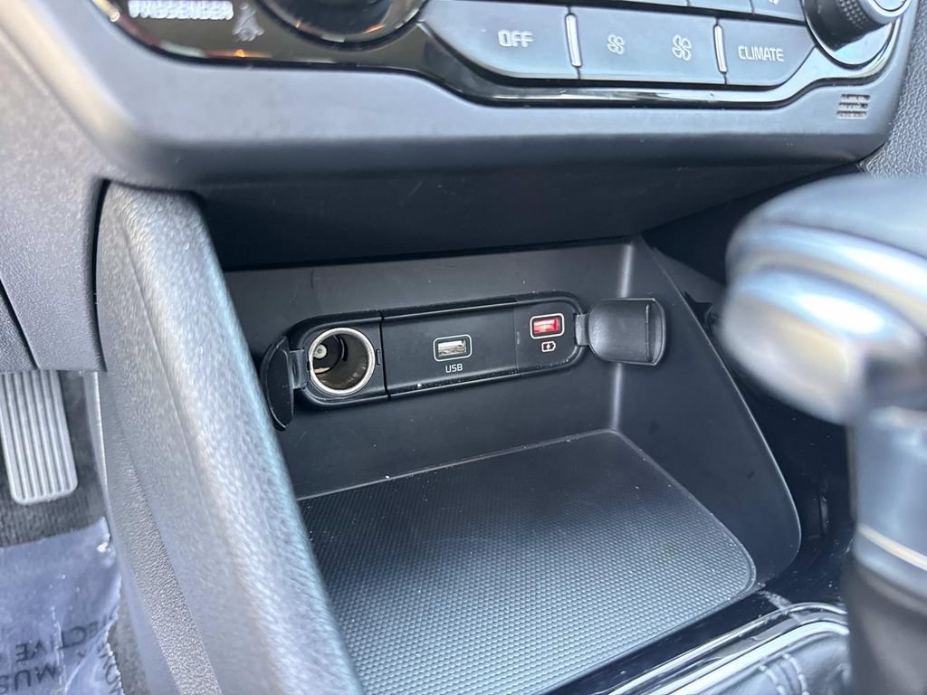 Used 2021 Kia Niro LXS FWD image 30