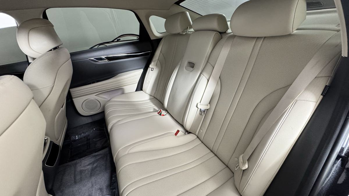 Used 2021 Genesis G80 2.5T AWD/4WD image 35