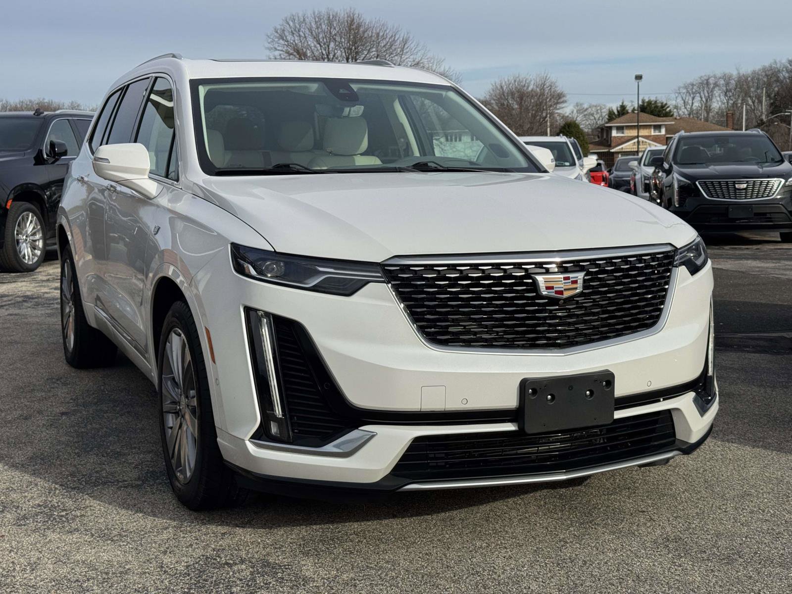 Used 2022 Cadillac XT6 Premium Luxury w/ Technology Package image 4