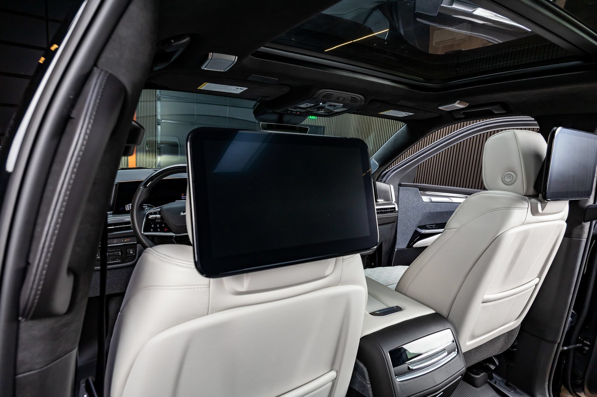 Used 2026 Cadillac Escalade V w/ LPO, Floor Liner Package AWD/4WD image 31