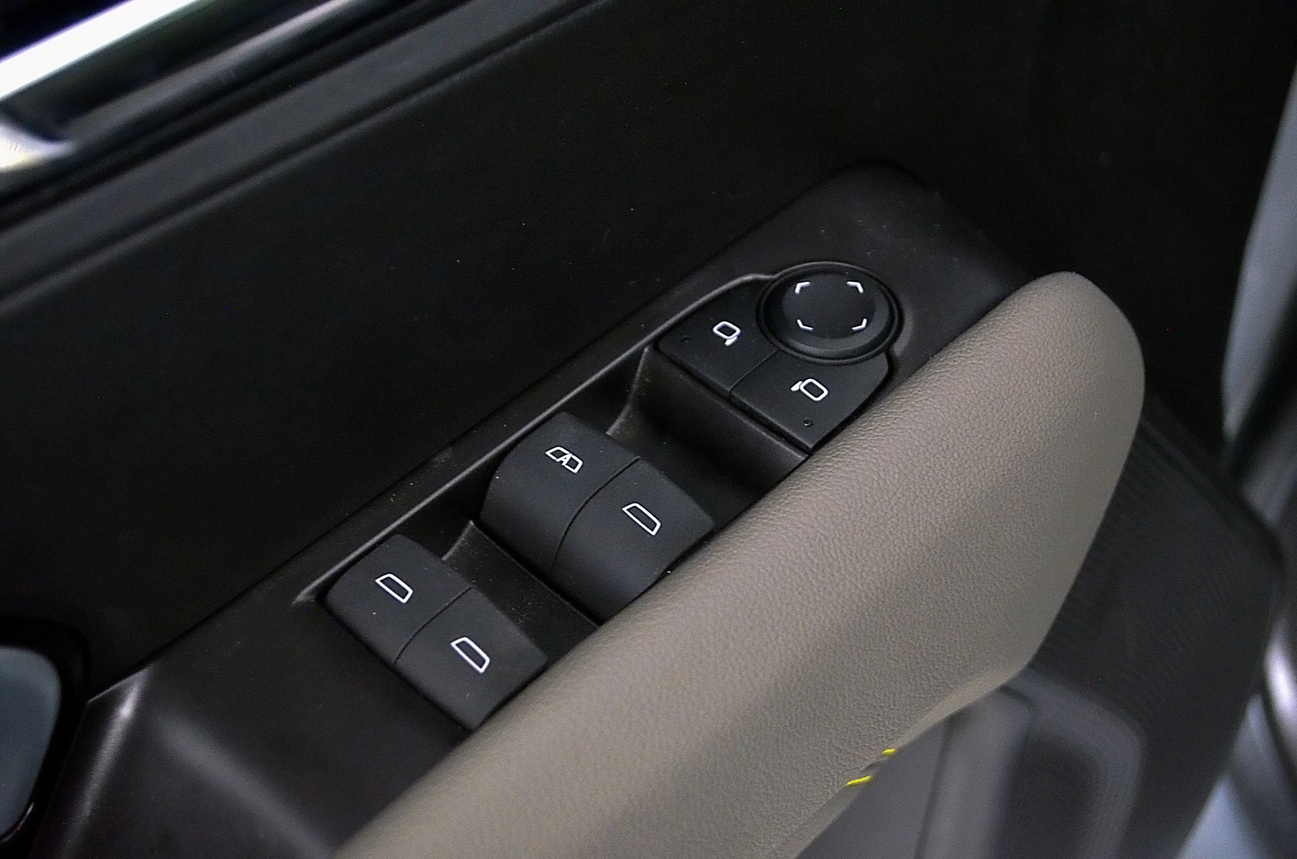 Used 2025 Chevrolet Colorado ZR2 w/ Technology Package AWD/4WD image 15