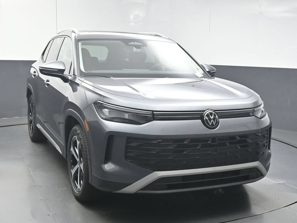New 2026 Volkswagen Tiguan SE FWD image 2