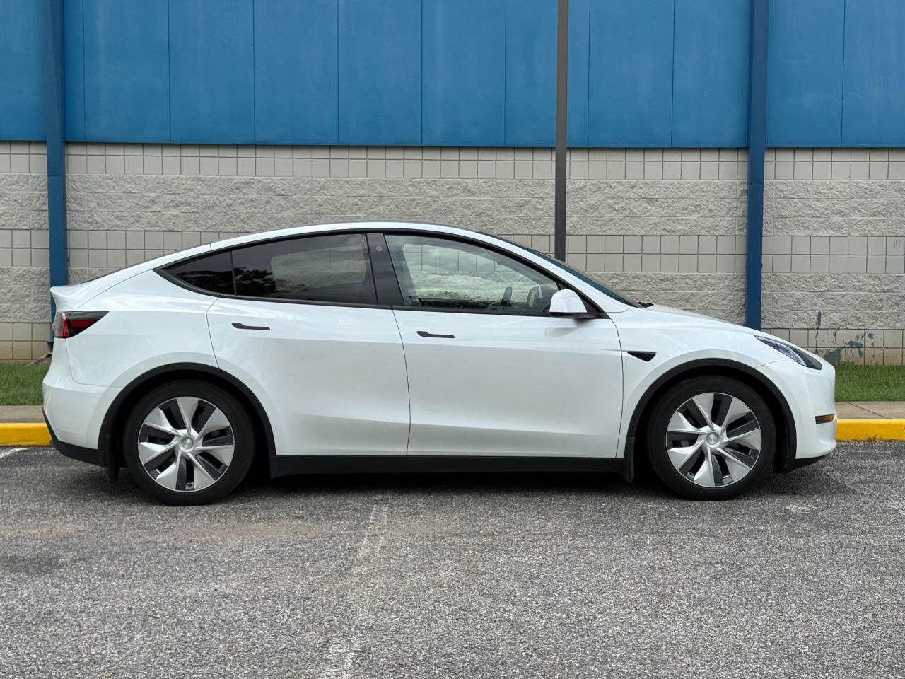 Used 2021 Tesla Model Y Long Range AWD/4WD image 4