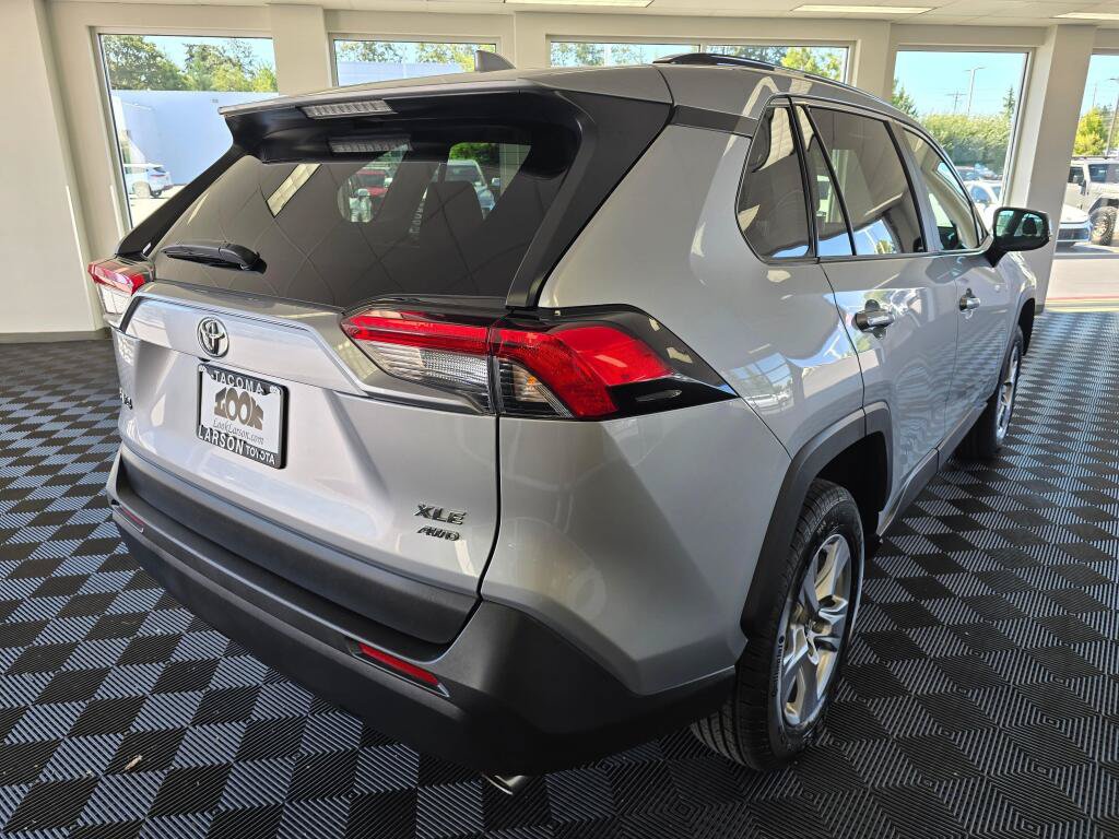 Used 2025 Toyota RAV4 XLE AWD/4WD image 3